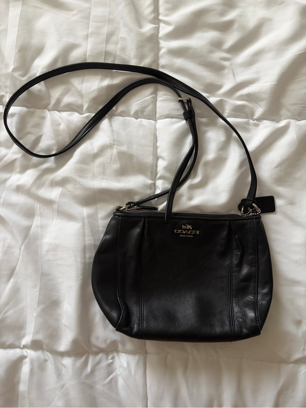Coach Colette Black Leather Crossbody Swingpack Bag F52177